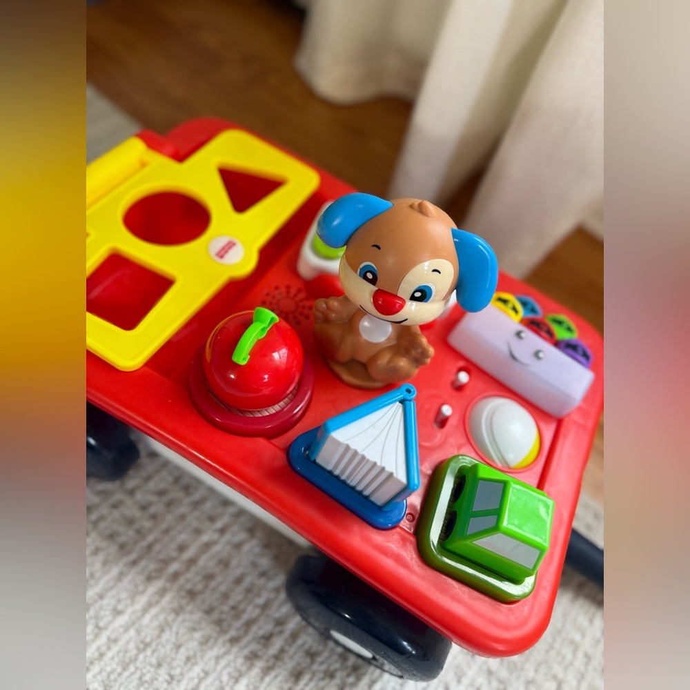 Fisher-Price Laugh & Learn Pull & Play
Learning Wagon